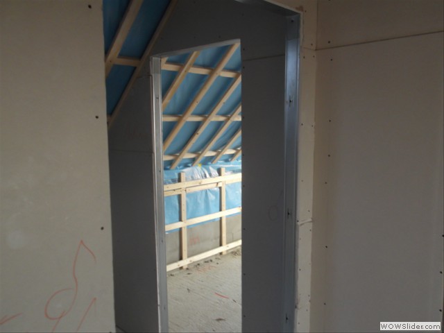 20 Blick aus dem Flur ins Schlafzimmer