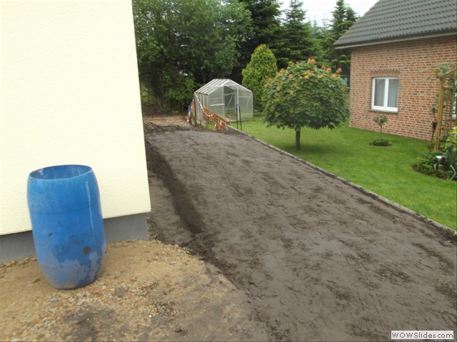 18 ums Haus verteilt