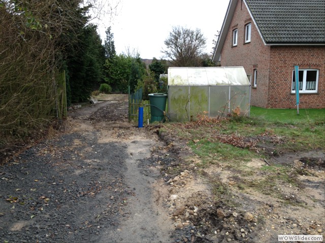 127Und der Weg neben der Garage ist auch schon frei 01.12.13